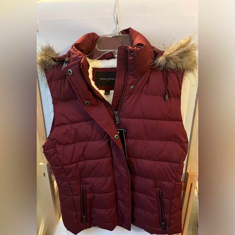 New Banana Republic Maroon Puffer Vest with Fleece Lining - S